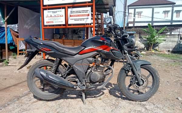 HONDA CB 150 Verza
