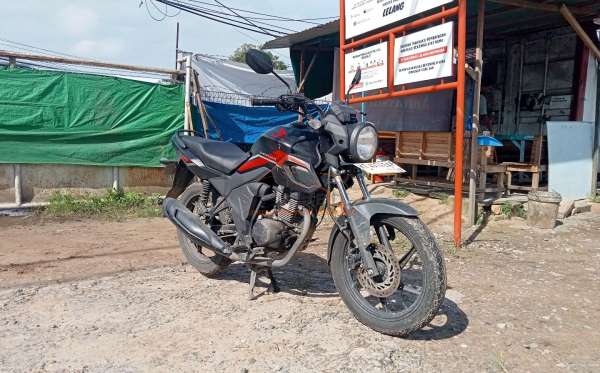 HONDA CB 150 Verza