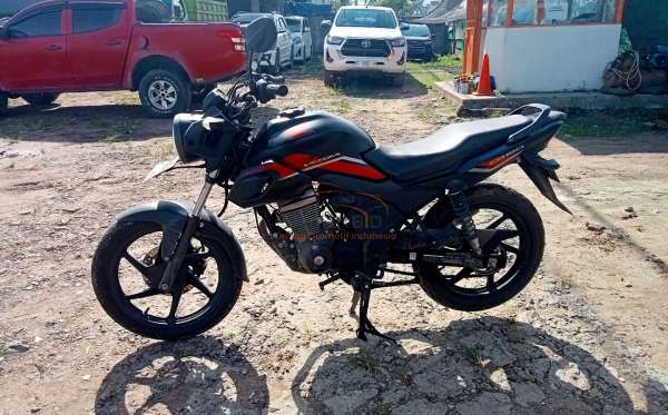 HONDA CB 150 Verza