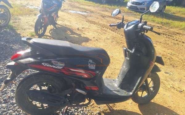 HONDA  GENIO