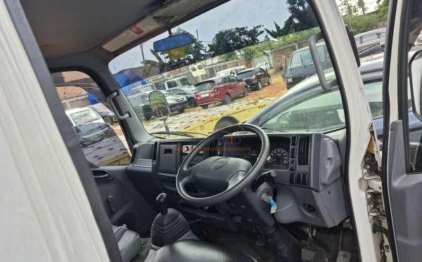 ISUZU  NLR  85U