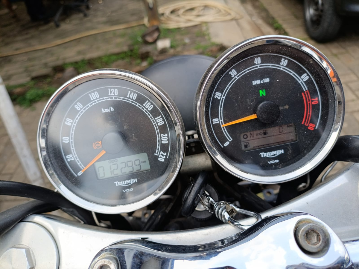TRIUMPH ROCKET III ROADSTER ABS