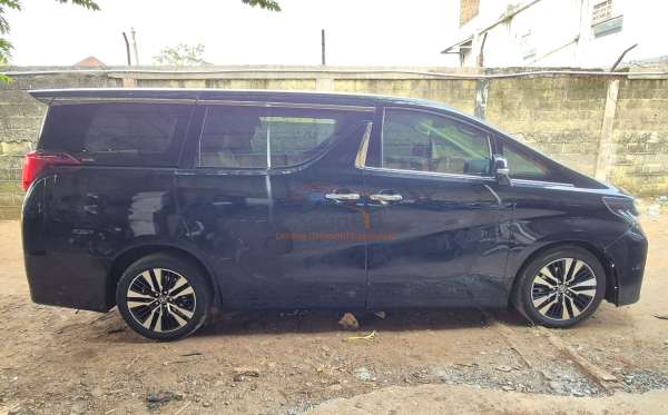 TOYOTA ALPHARD 2.5 G