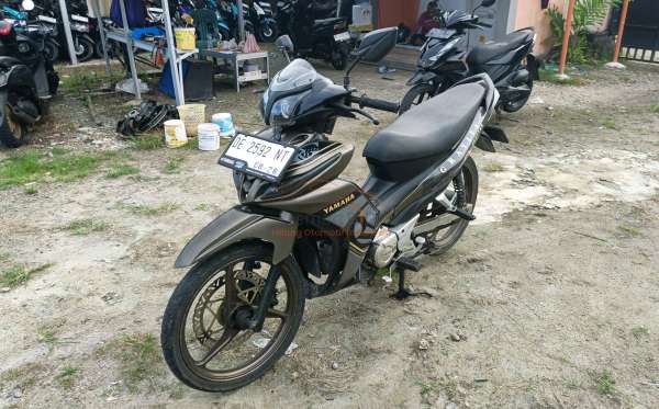 YAMAHA JUPITER Z1 CW
