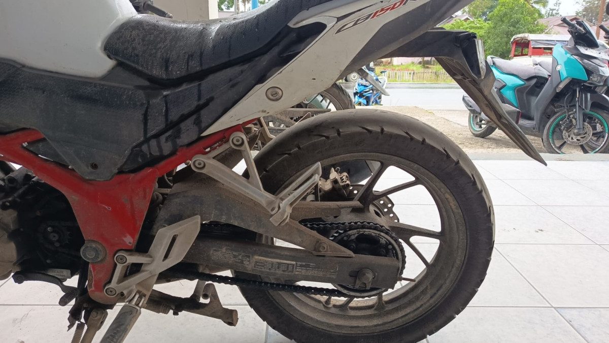HONDA CB 150 R