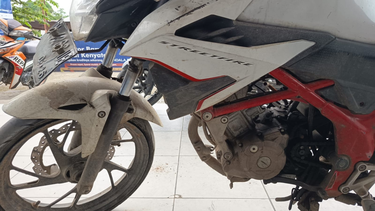 HONDA CB 150 R