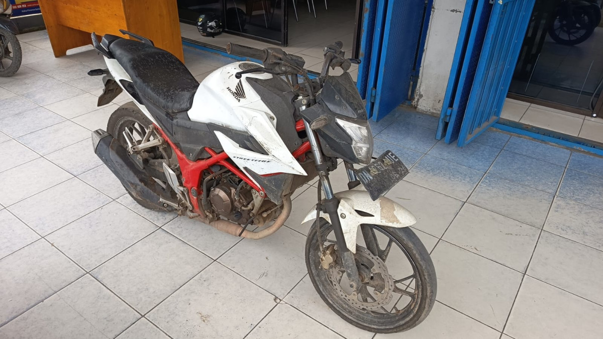 HONDA CB 150 R