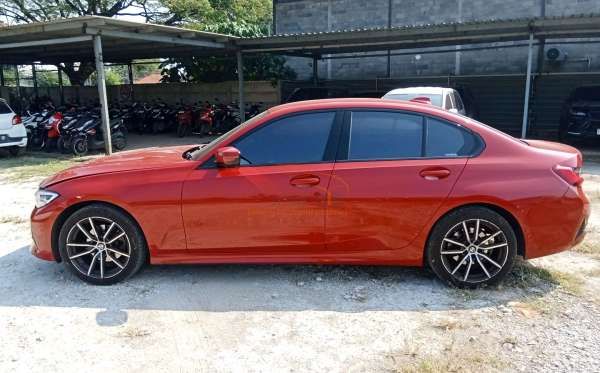 BMW 320I CKD AT