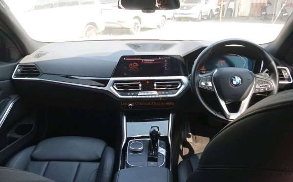 BMW 320I CKD AT