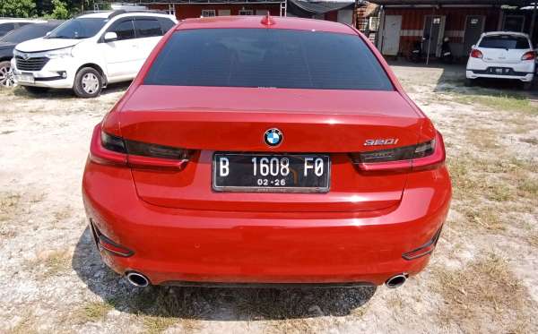 BMW 320I CKD AT