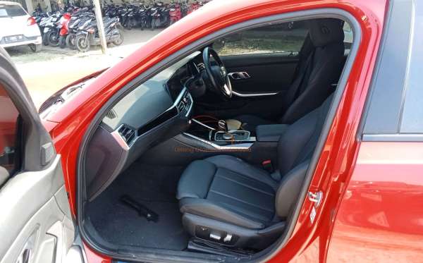 BMW 320I CKD AT