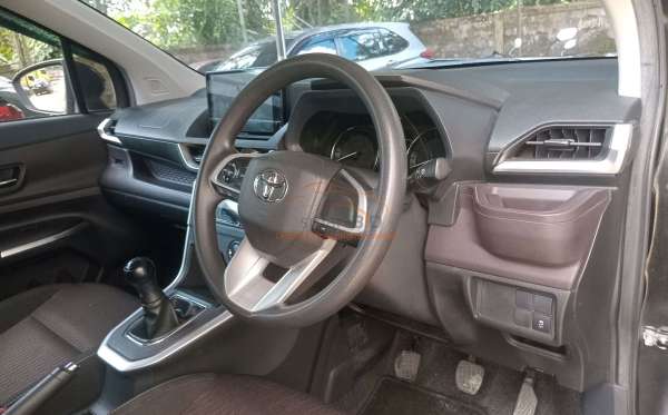 TOYOTA  AVANZA  1.5 G