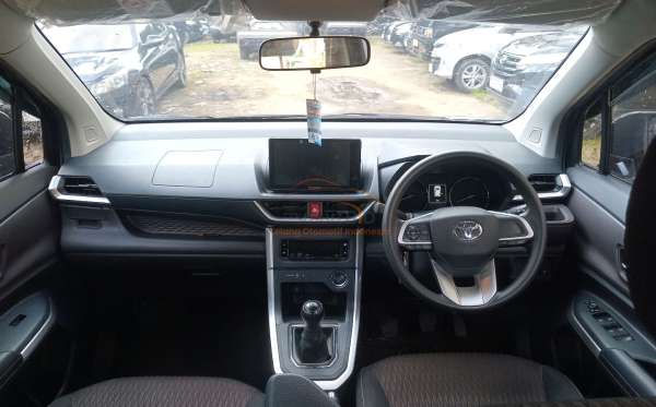 TOYOTA  AVANZA  1.5 G