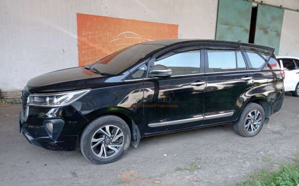 TOYOTA INNOVA 2.4 V
