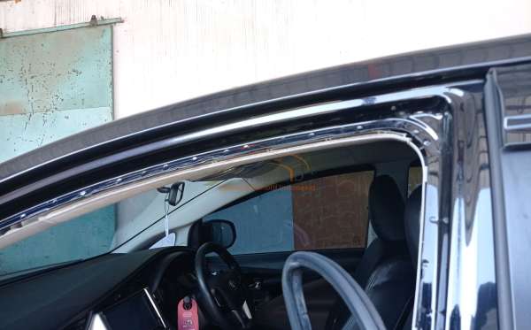 TOYOTA INNOVA 2.4 V