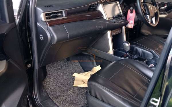 TOYOTA INNOVA 2.4 V