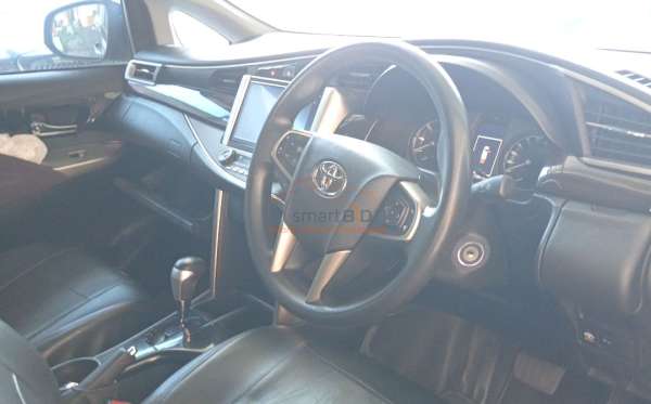 TOYOTA INNOVA 2.4 V