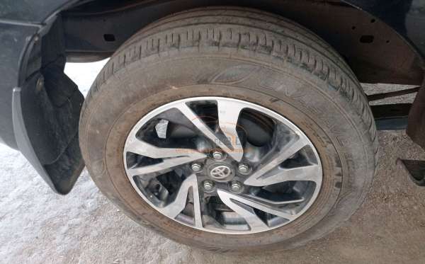 TOYOTA INNOVA 2.4 V