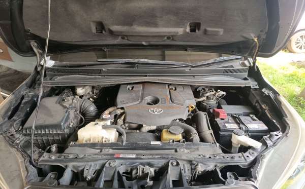 TOYOTA INNOVA 2.4 V