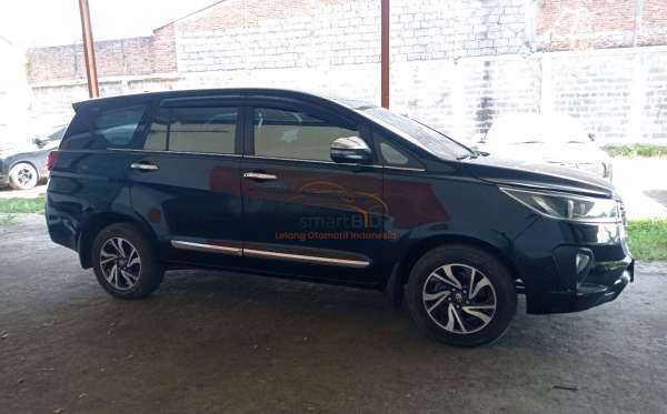 TOYOTA INNOVA 2.4 V