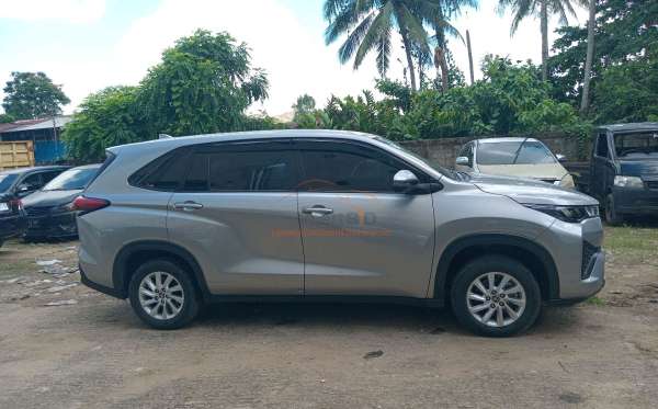 TOYOTA INNOVA ZENIX G