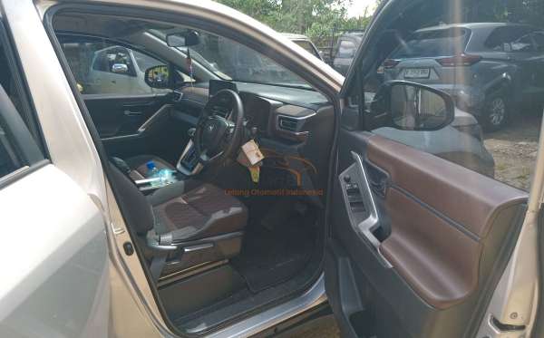 TOYOTA INNOVA ZENIX G