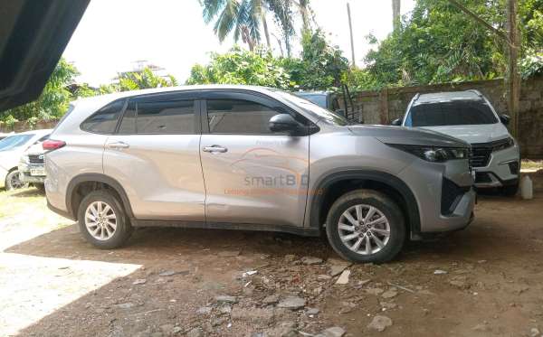 TOYOTA INNOVA ZENIX G