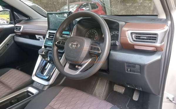 TOYOTA INNOVA ZENIX G