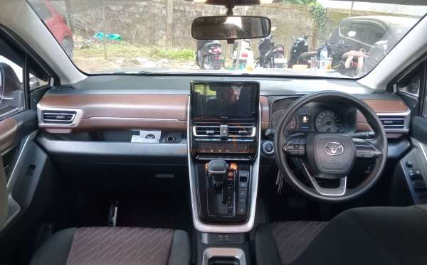TOYOTA INNOVA ZENIX G