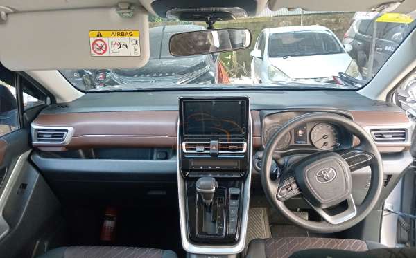 TOYOTA INNOVA ZENIX G