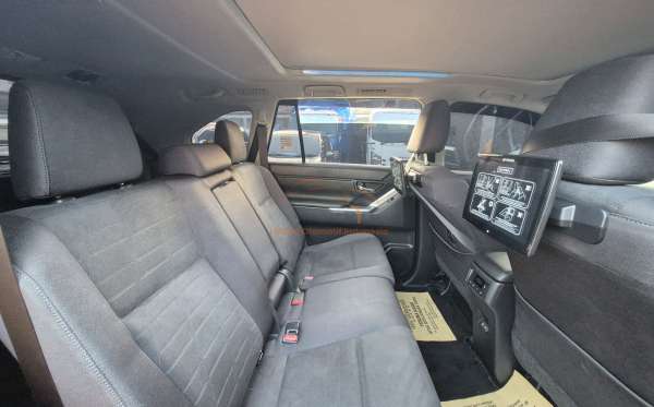 TOYOTA INNOVA ZENIX V