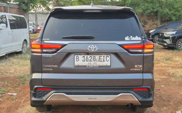 TOYOTA INNOVA ZENIX V