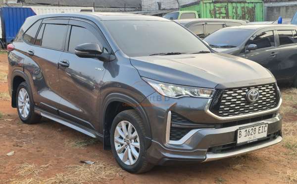 TOYOTA INNOVA ZENIX V