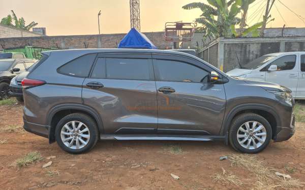 TOYOTA INNOVA ZENIX V