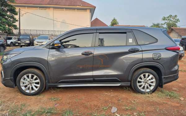 TOYOTA INNOVA ZENIX V