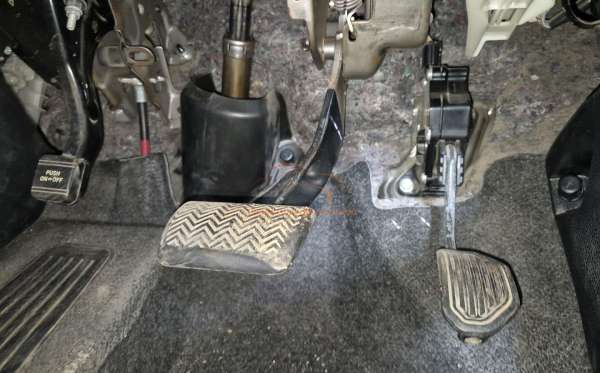 TOYOTA VOXY 2.0 AT