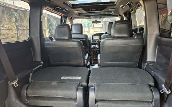 TOYOTA VOXY 2.0 AT