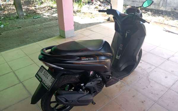 YAMAHA LEXI