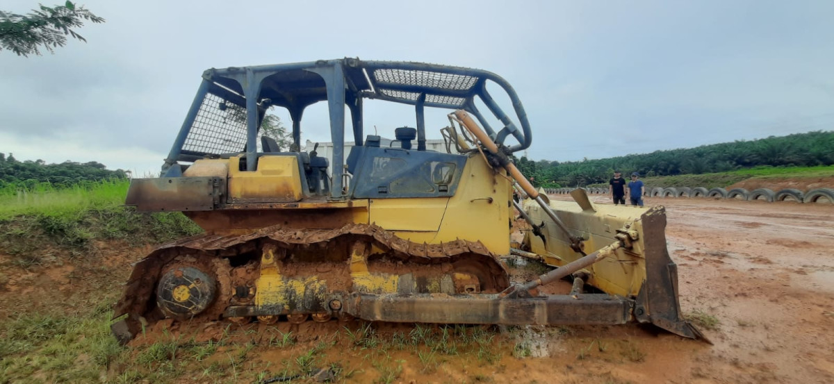 KOMATSU BULLDOZER