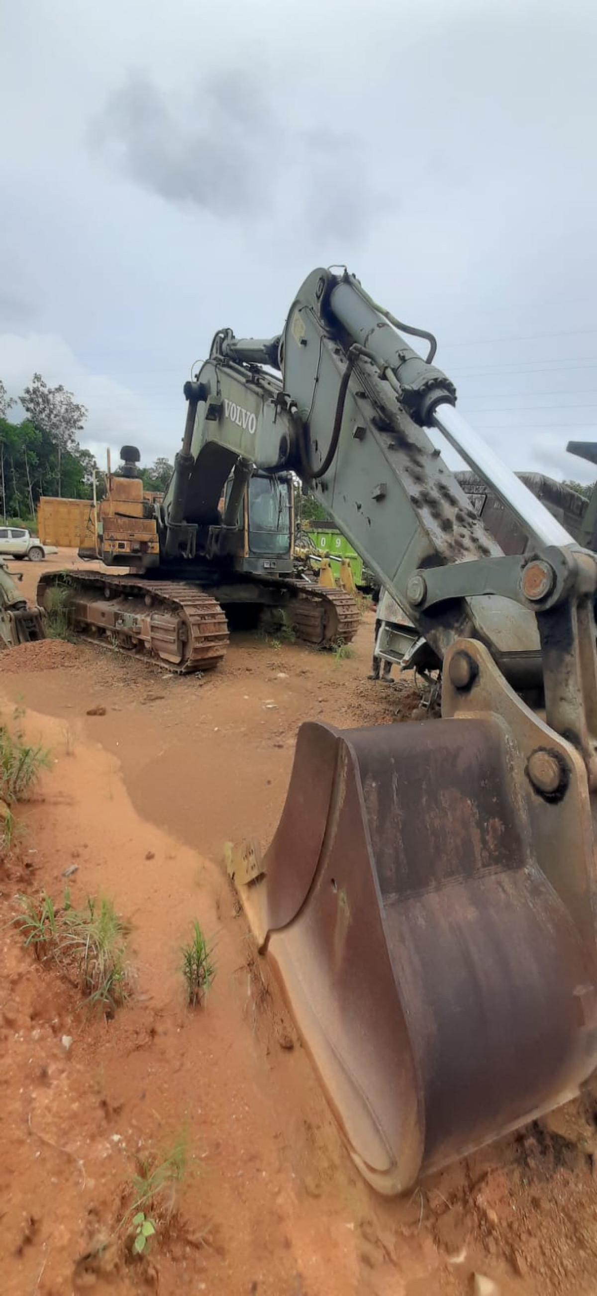 VOLVO EXCAVATOR