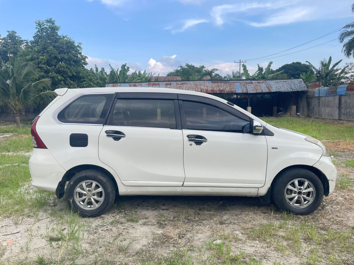 TOYOTA  AVANZA