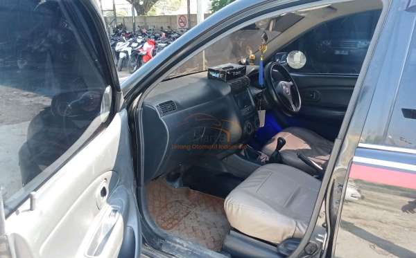DAIHATSU XENIA