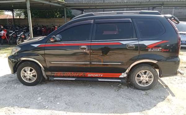 DAIHATSU XENIA