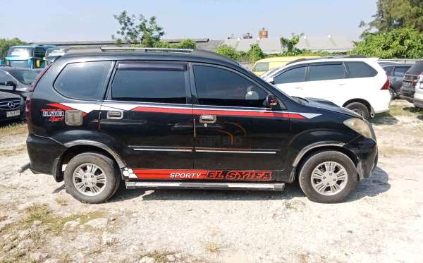 DAIHATSU XENIA