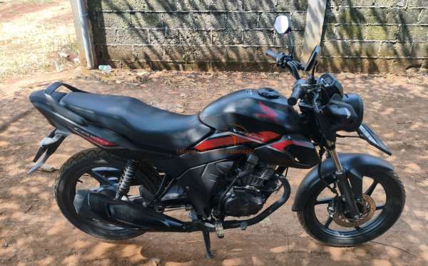 HONDA CB 150 Verza