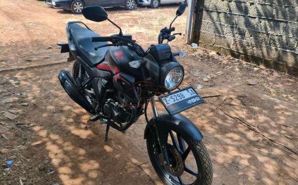 HONDA CB 150 Verza
