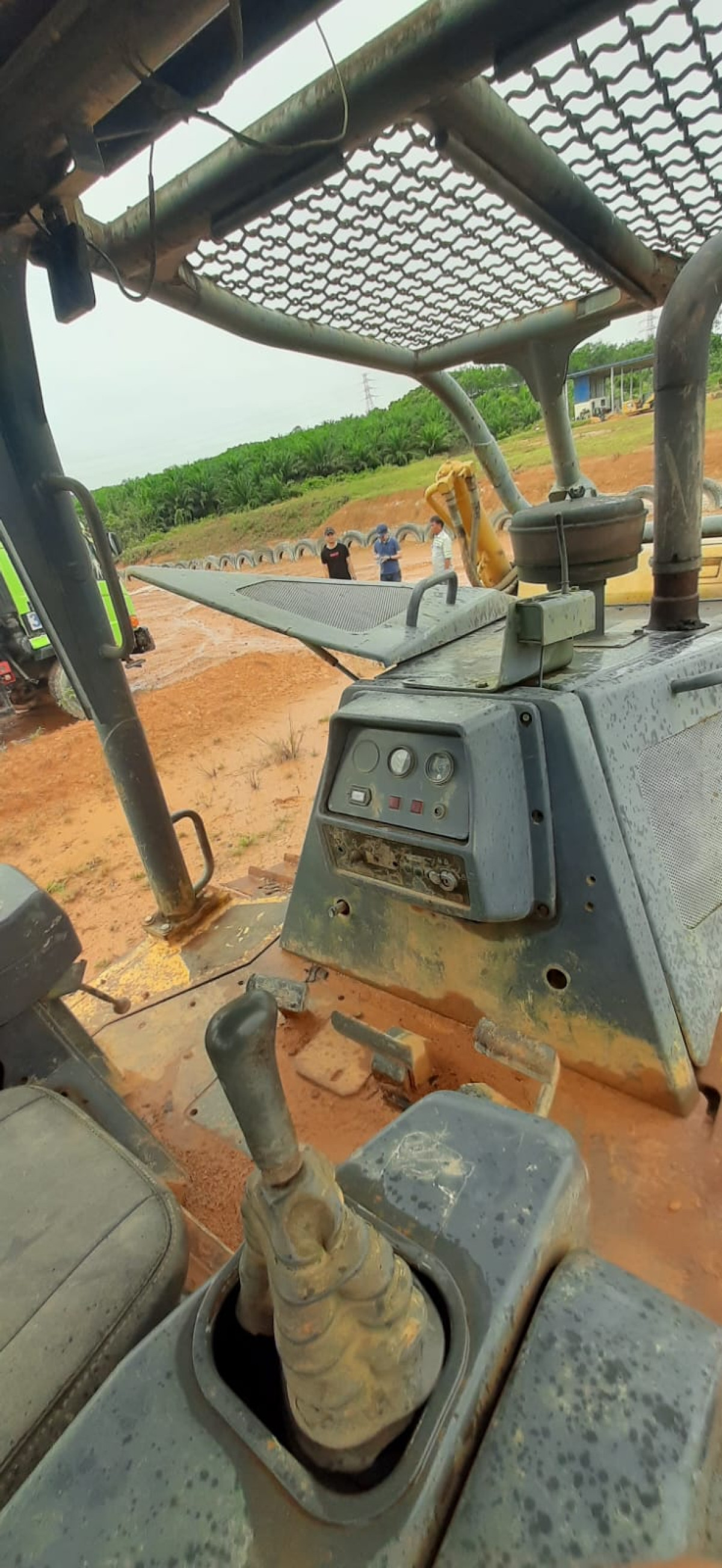 KOMATSU BULLDOZER