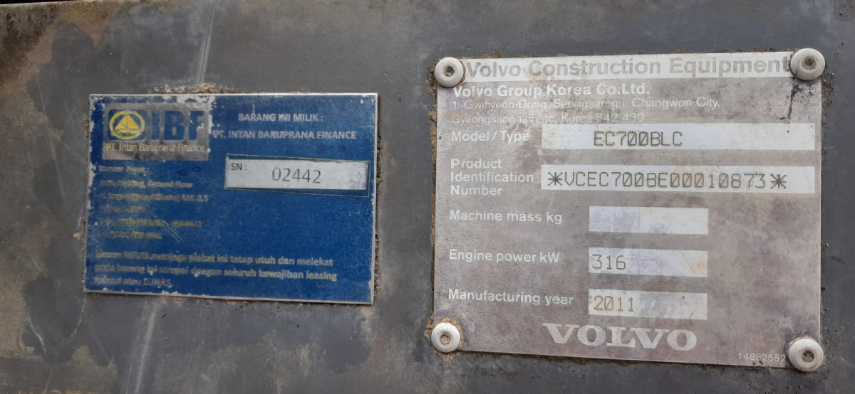 VOLVO EXCAVATOR