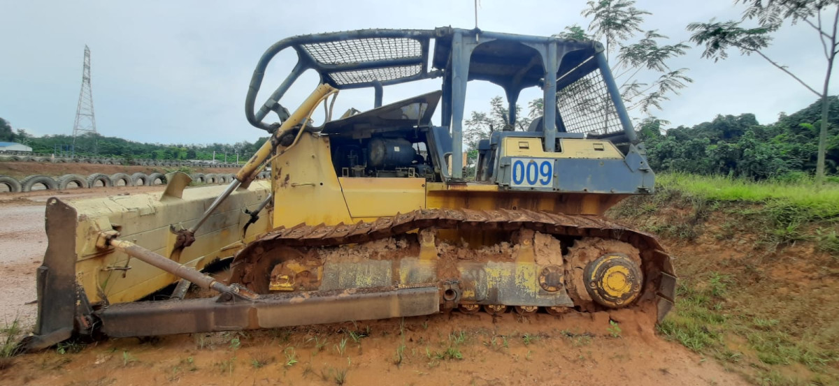 KOMATSU BULLDOZER