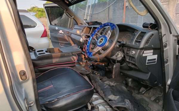 TOYOTA HI ACE COMMUTER